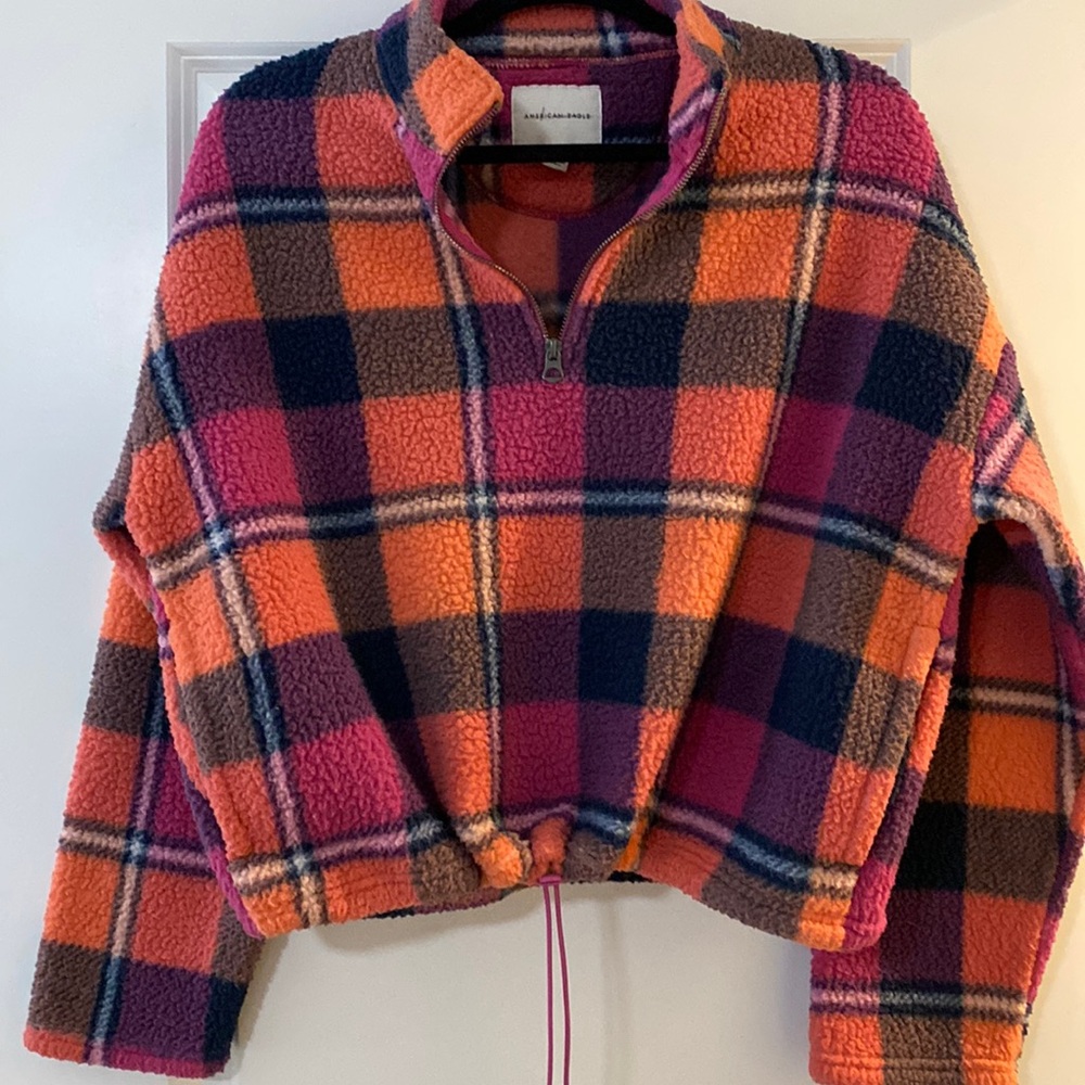 Zippered multi colored sweatshirt with adjustable drawstring and pockets